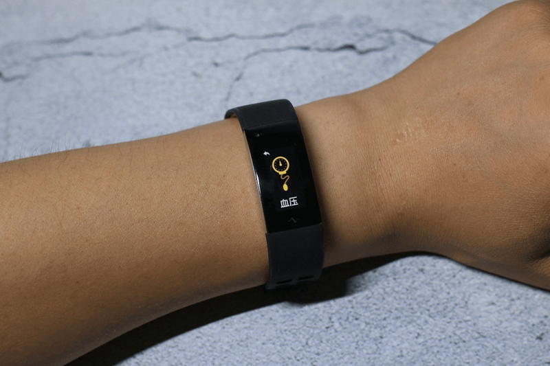 埃微i7e,能监测心血图和血压的智能手环