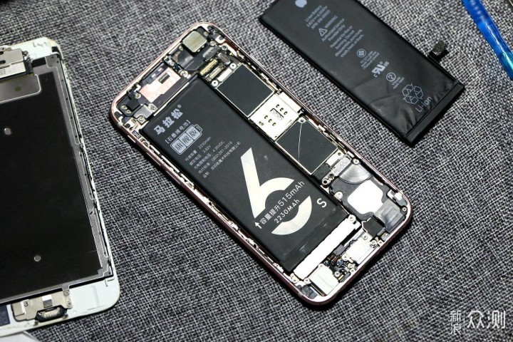 苦于电池久已，苹果6S马拉松电池动手更换测评_新浪众测