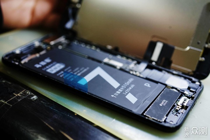 Iphone 7 Plus更换电池轻松 需要找对方法喔 原创 新浪众测