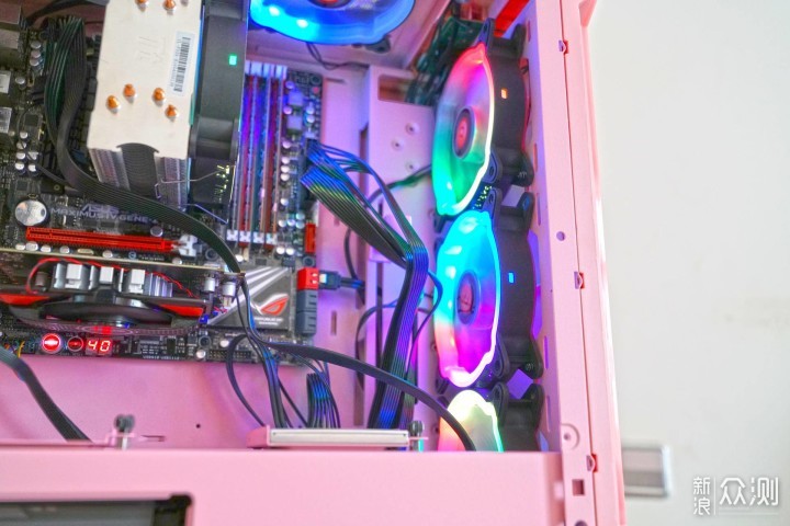 妹子的专属电脑机箱，打造独一无二的时尚粉色_新浪众测