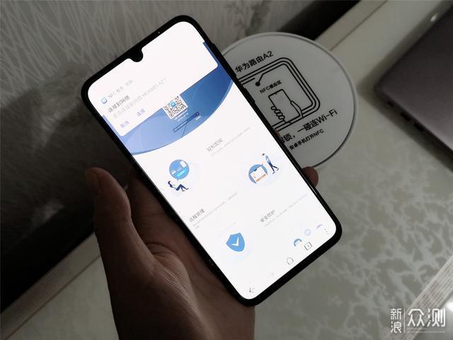华为路由A2：信号满满，一碰连网！你喜欢吗?_新浪众测