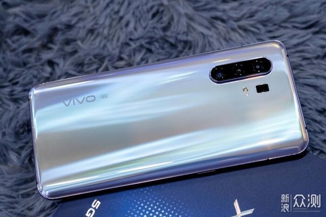 vivox30pro體驗裝上望遠鏡的5g明星手機