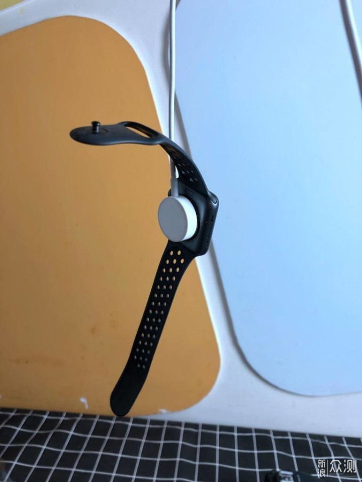 苹果手表原充替补-KMaxAI 磁力充电器 对比测_新浪众测