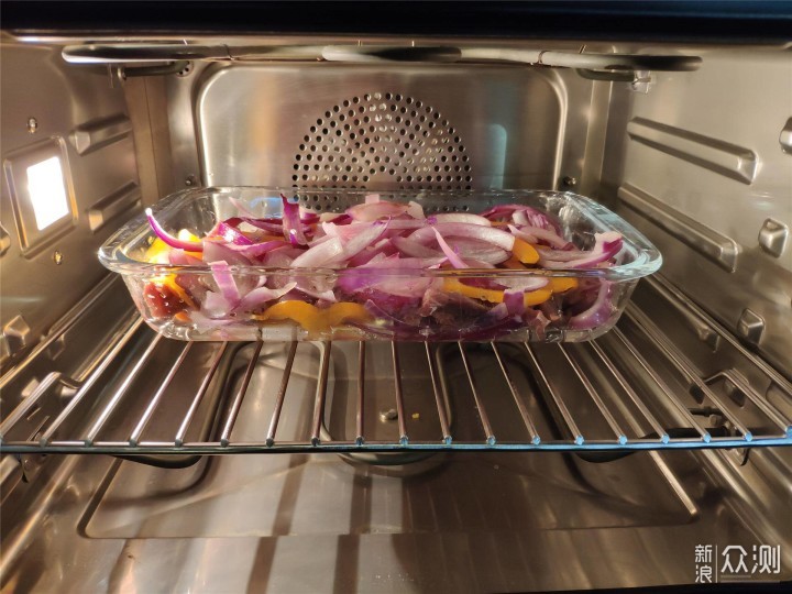 家庭煮妇给你演示，家里只有蒸烤箱怎么做菜_新浪众测