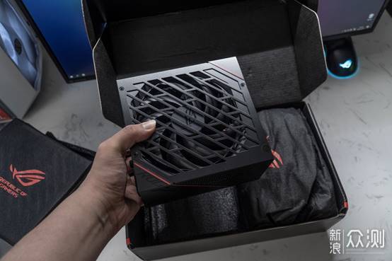 贵吗？不贵呀！ROG STRIX 750W 雷鹰开箱简评_新浪众测