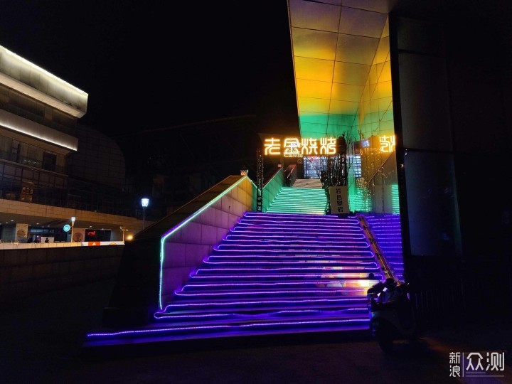 一眼One年，机皇Plus--OnePlus 8 Pro评测_新浪众测