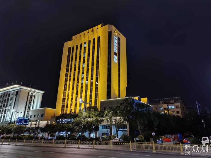 一眼One年，机皇Plus--OnePlus 8 Pro评测_新浪众测