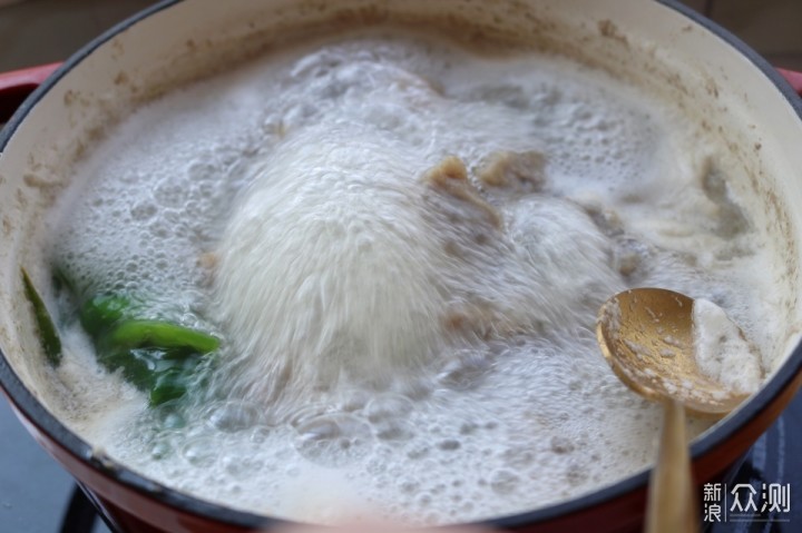 酸辣好吃的老坛酸菜牛肉面，在家做呀_新浪众测