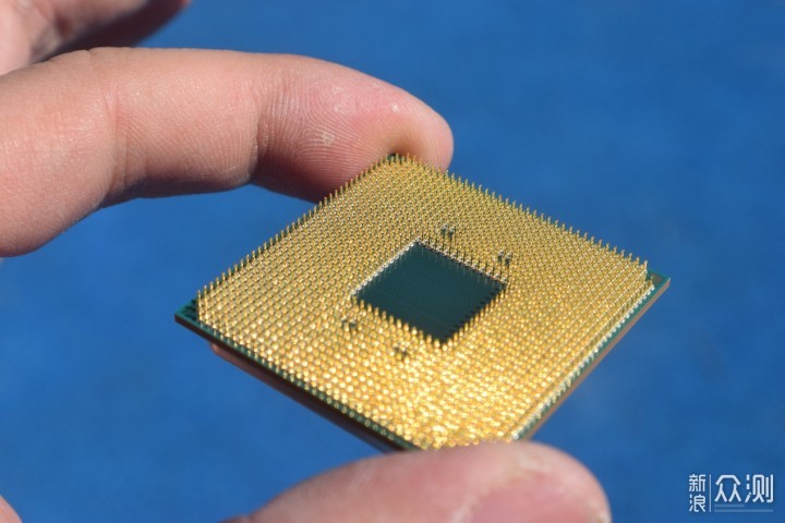 9700K就是弟弟？AMD锐龙73800X搭X570主板实测_新浪众测