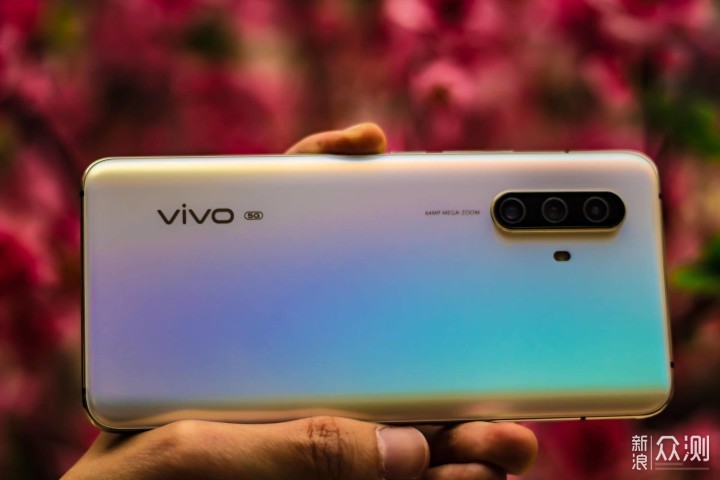 x系列歷來都是vivo手機中的顏值擔當,vivo x30虹影同樣不例外,它具有