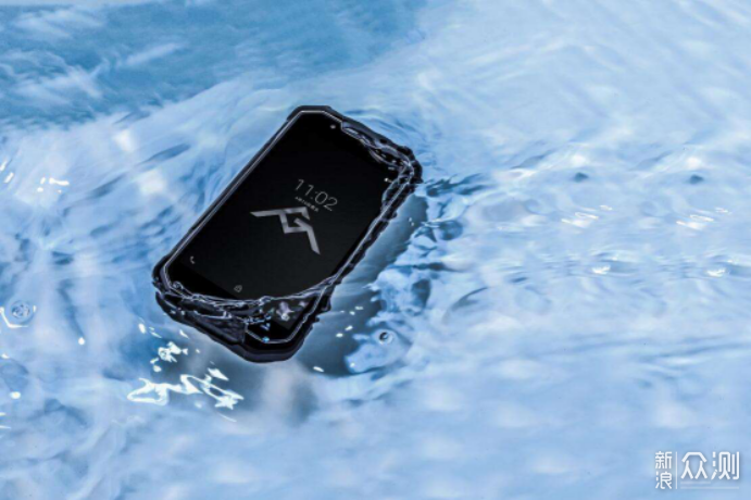 国产手机防水功能缺失的背后，或有这三种原因_新浪众测