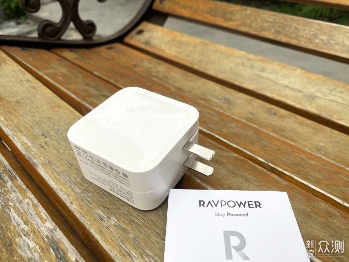 睿能宝RavPower 65W Gan 1A1C 双口充电头开箱_新浪众测