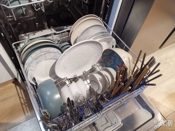 别问了，你想要的洗碗机功能基本都在这里了！_新浪众测