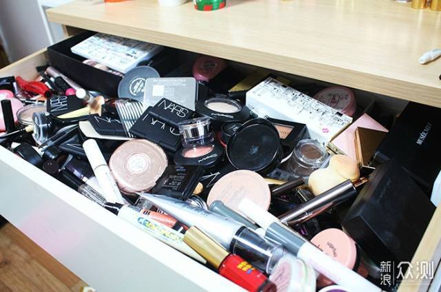 家里的化妆品乱到被老公吐槽，该怎么收纳自救？