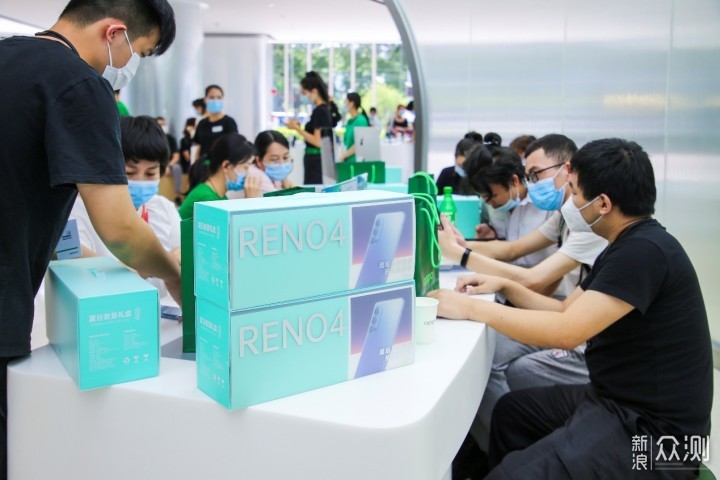 OPPO Reno4系列首销，OPPO广州超级旗舰店开业_新浪众测