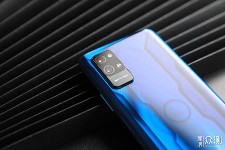 荣耀Play4 Pro机甲蓝手机测评，它不止是颜值_新浪众测