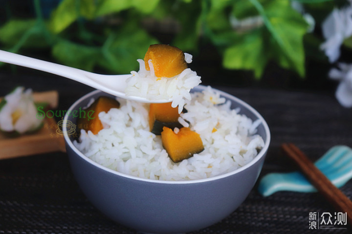 92岁奶奶夏天煮饭都加它，清香软糯，出奇美味_新浪众测