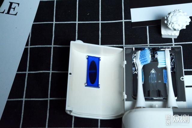 专属UV紫外杀菌室为口腔护航——TBR电动牙刷_新浪众测