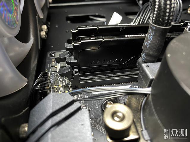 AMD平台内存超频教程，金士顿DDR4 3200实战_新浪众测