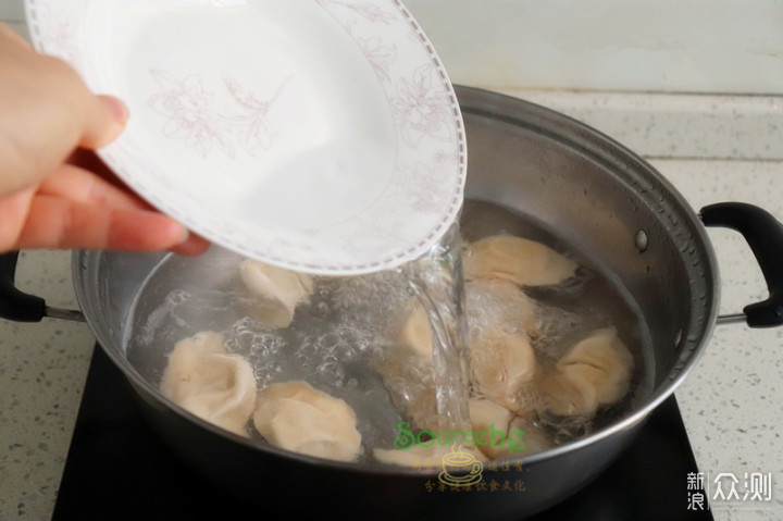 煮速冻水饺时多加一步，媲美现包的新鲜饺_新浪众测