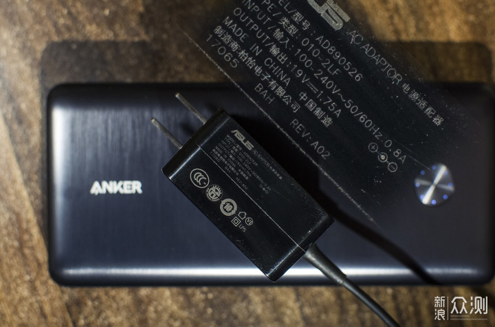 快速大容量充电堡垒：ANKER 安克26K移动电源_新浪众测