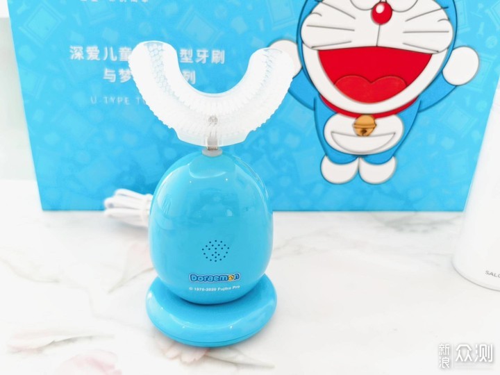 新浪众测最萌小可爱开箱：深爱U型儿童牙刷_新浪众测