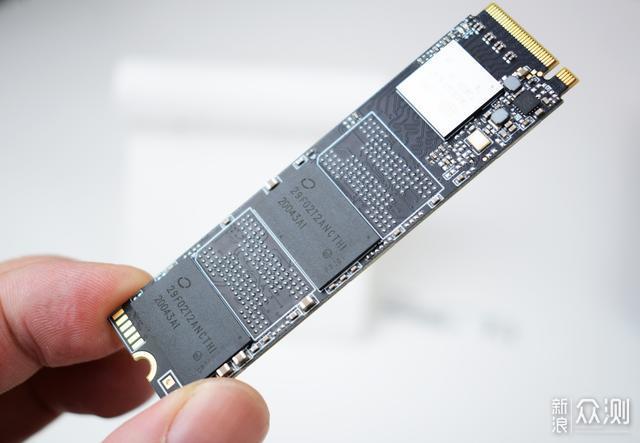 SSD咋选？能PCIe绝不SATA，超频三迅捷SSD体验_新浪众测
