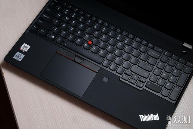 飞行家变成视频会议专家？试试ThinkPad T15吧_新浪众测