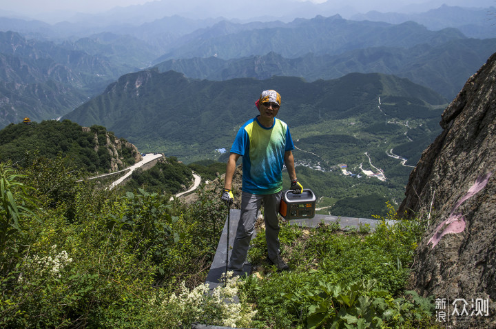 助山巅摇滚、为营地续航：电小二1000户外电源_新浪众测