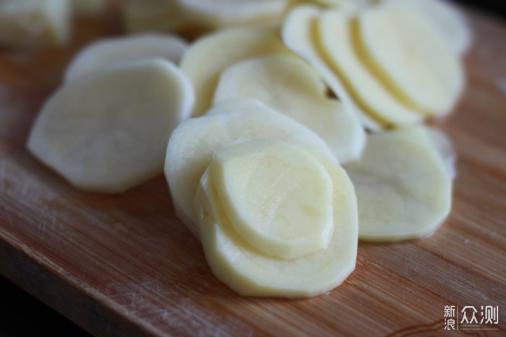 土豆最下饭的做法，香辣好滋味，两步就做好_新浪众测