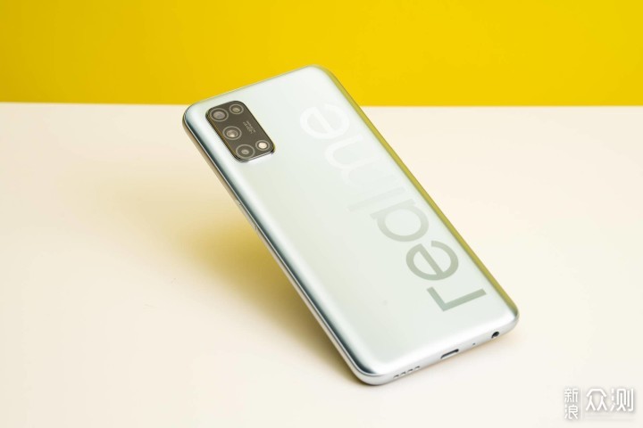 realme 真我 V5 上手简评——真的很香吗？_新浪众测