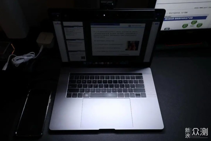 MacBook Pro扩展显示器及生产力配件布局_新浪众测