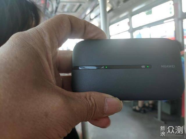 华为随行WiFi3 小巧便携可以移动的无线路由器_新浪众测