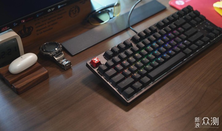 不是生产力却是心头好,盘点手头几款RGB键盘._新浪众测