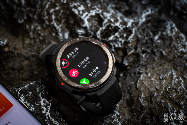 首款户外手表，续航25天，荣耀手表GS Pro评测_新浪众测