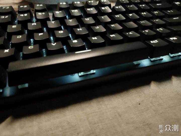 我的第一款机械键盘盖世小鸡双模机械键盘体验_新浪众测