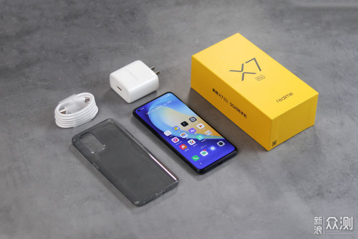 敢越级，它做到了，realme 真我X7 Pro评测_新浪众测