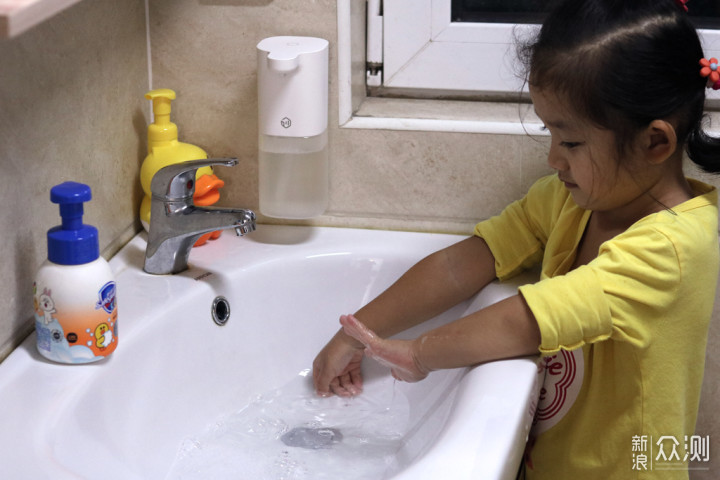 天猫精灵智能洗手液机，让孩子从此爱上洗手_新浪众测
