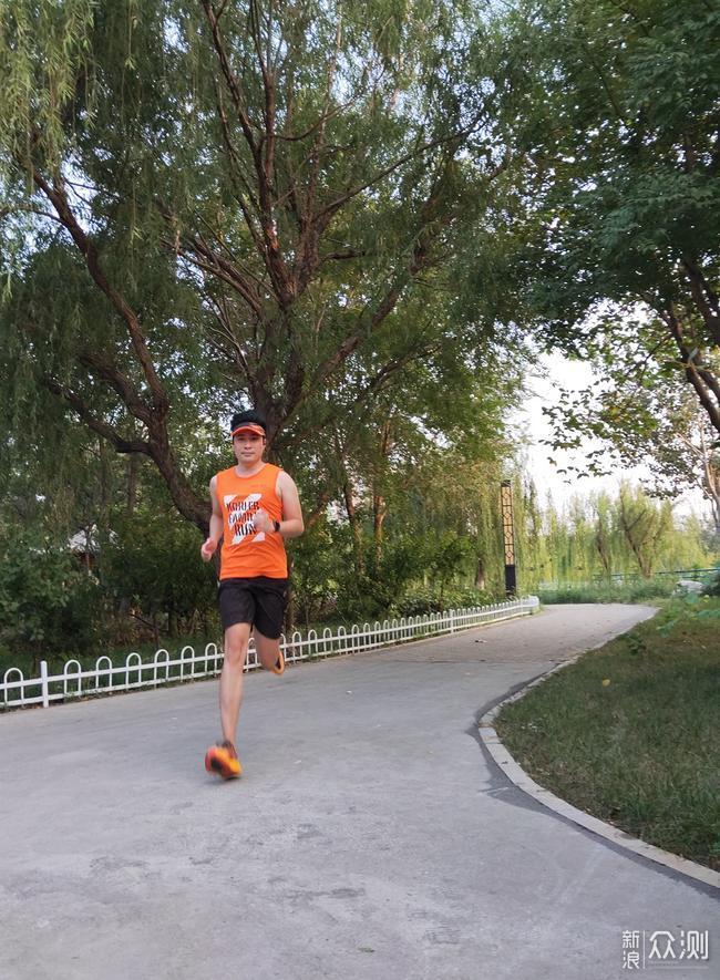 #大玩家#HOKA 羚羊4越野跑鞋大厚底中的扛把子_新浪众测