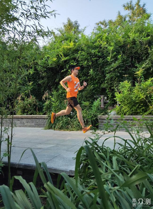 #大玩家#HOKA 羚羊4越野跑鞋大厚底中的扛把子_新浪众测