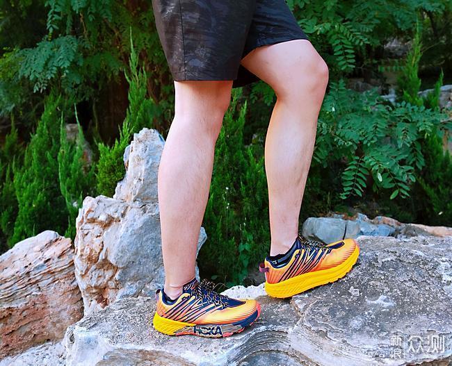 #大玩家#HOKA 羚羊4越野跑鞋大厚底中的扛把子_新浪众测
