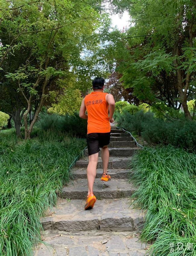 #大玩家#HOKA 羚羊4越野跑鞋大厚底中的扛把子_新浪众测