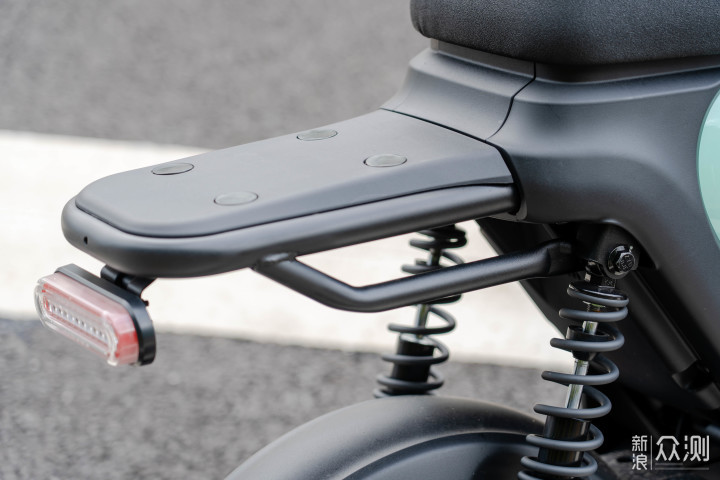 猛犸A5新国标电瓶车评测:无钥匙一键启动_新浪众测