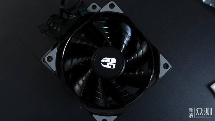 玄冰50与堡垒240体验：机箱虽小，但通风良好_新浪众测