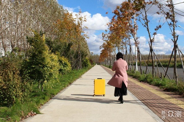 轻量旅行箱 3层PC靓色加持 女生差旅首选_新浪众测