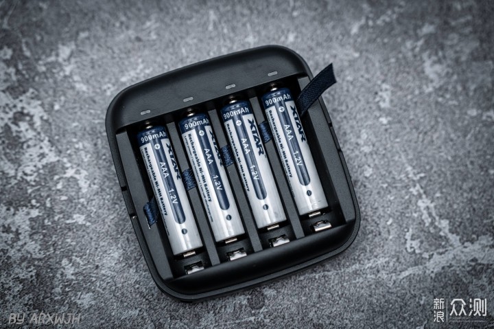 可充1.5v锂电&镍氢电池的充电套装 XTAR ET4S _新浪众测