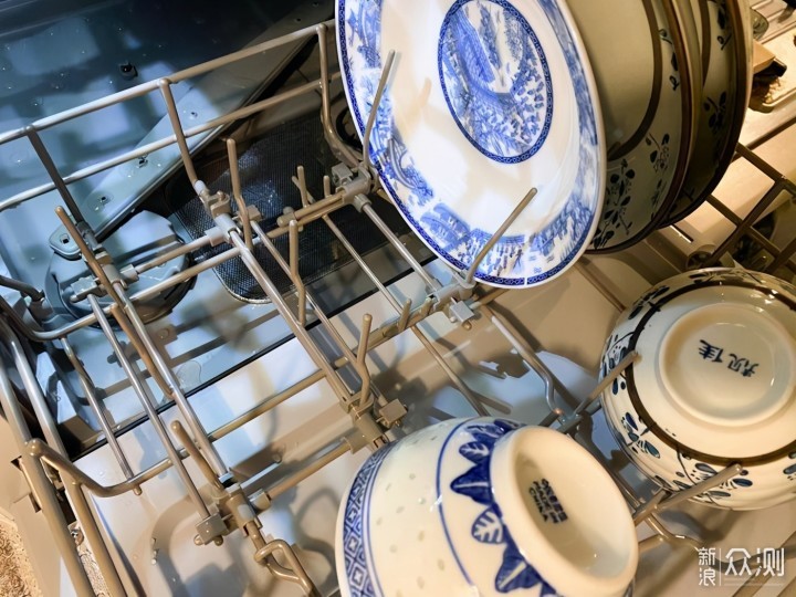 不弯腰，放哪儿都能用的云米免安装台面洗碗机_新浪众测
