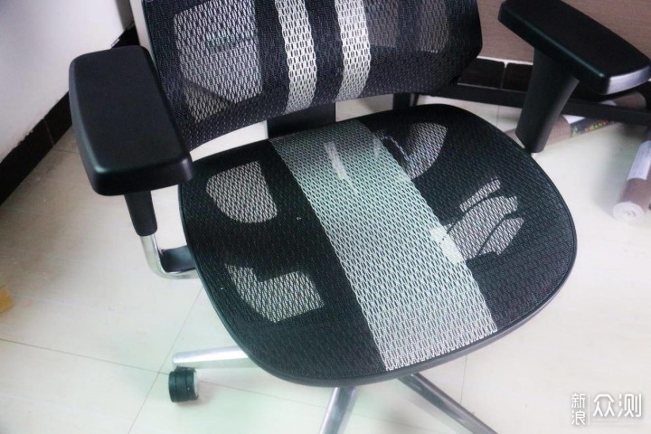 完全可调，新电竞人体工学椅享耀家X5不一般_新浪众测
