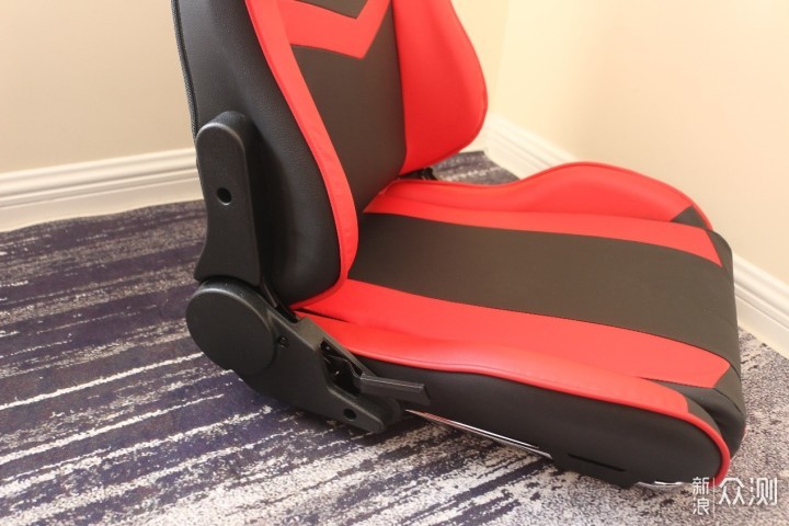 能坐能躺，舒适，赛途乐Nitro770电竞椅有点酷_新浪众测