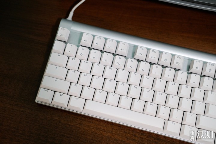 CHERRY樱桃 MX8.0机械键盘 上手体验_新浪众测